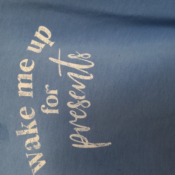 NWT Girls "Wake me up for presents" Sweatshirt - Great for Birthday or Holiday - Picture 2 of 6